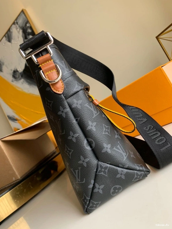 MESSENGER BAG LOUIS VUITTON 0426